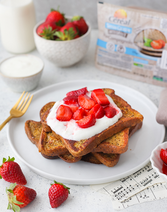 French Toast Dolce con yogurt greco e fragole caramellate