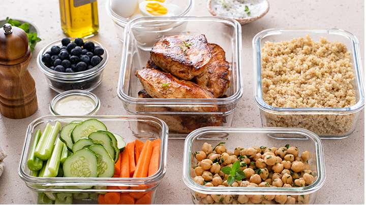 Idee Ricette Meal Prep: fette croccanti di riso e mais, pomodoro e avocado