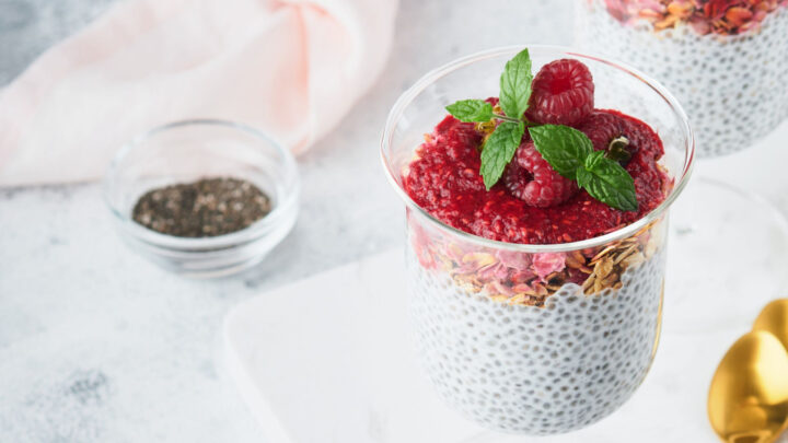Fibre a Colazione: ricetta porridge chia pudding al lampone