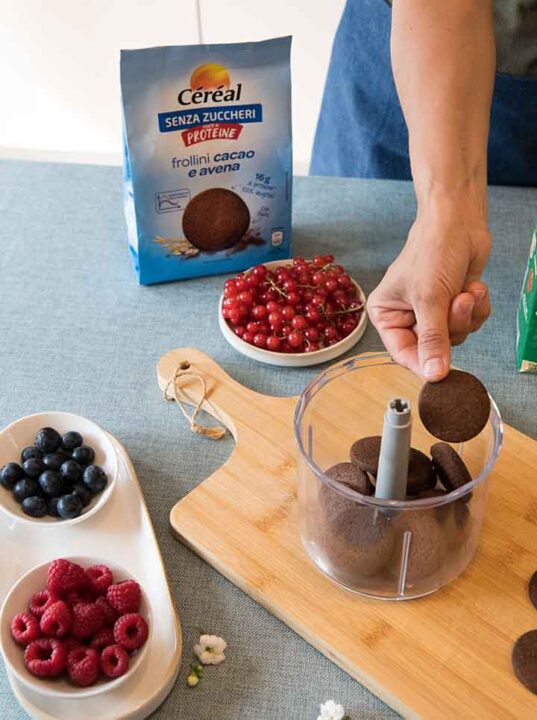 Preparazione Cheesecake Fredda di Cioccolato: step 1