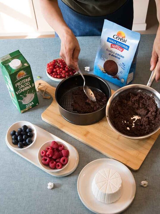 Preparazione Cheesecake Fredda di Cioccolato: step 3