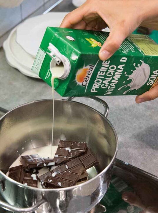 Preparazione Cheesecake Fredda di Cioccolato: step 5